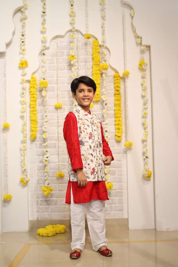 Red Kurta With Off White Floral And Sequins Embroidered Jacket And Pyjama - Kirti Agarwal